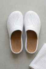 Women Lightweight Clogs Slipper (B6007)